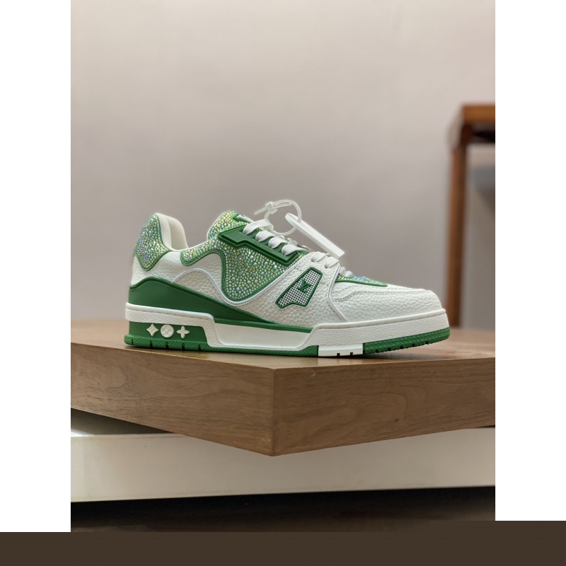 l**is V*t*n sneakers